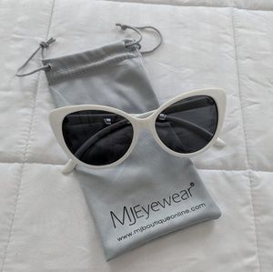 White Retro Cat-Eye Sunglasses